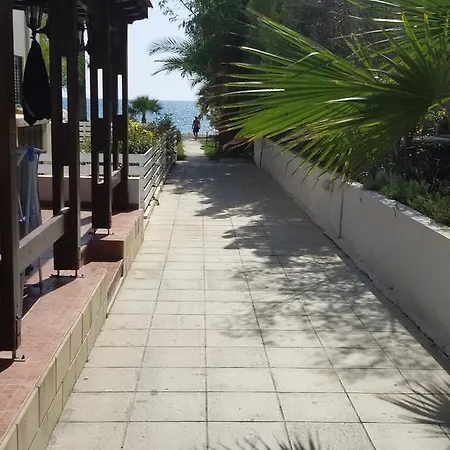 Sandy Beach 6 *